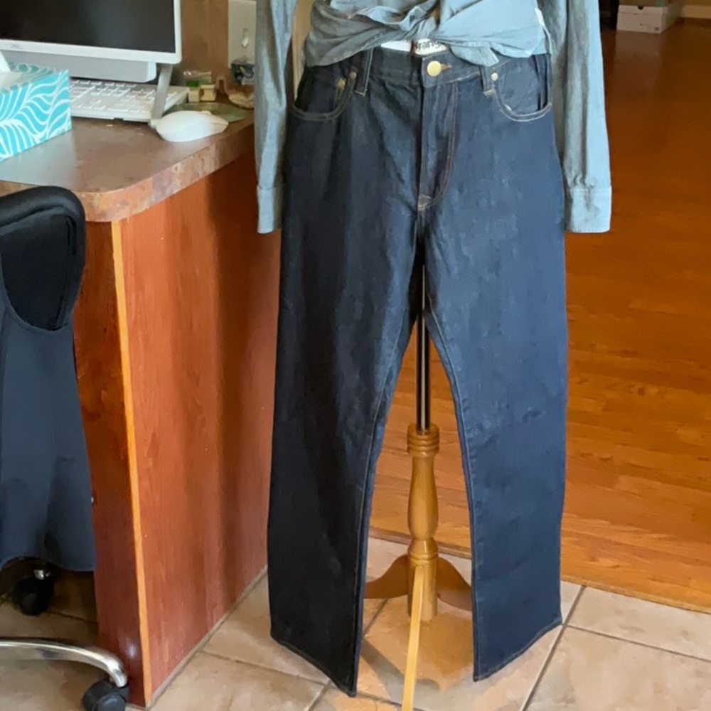 Wrangler Dark Blue Jean Size 32x30 (fits more like 28-30), NWT